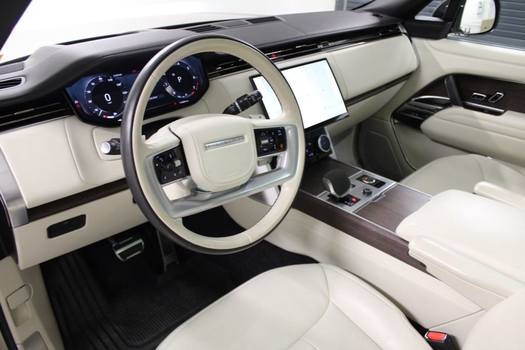 Used 2023 Land Rover Range Rover Autobiography image 4