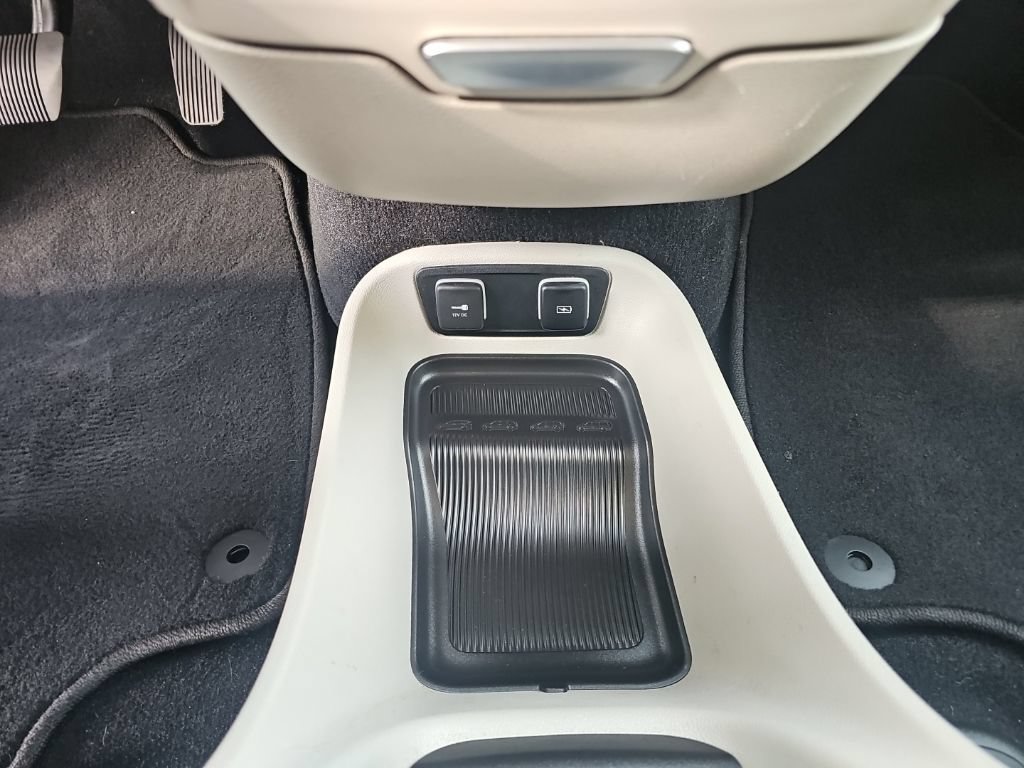 Used 2021 Chrysler Pacifica Touring FWD image 20