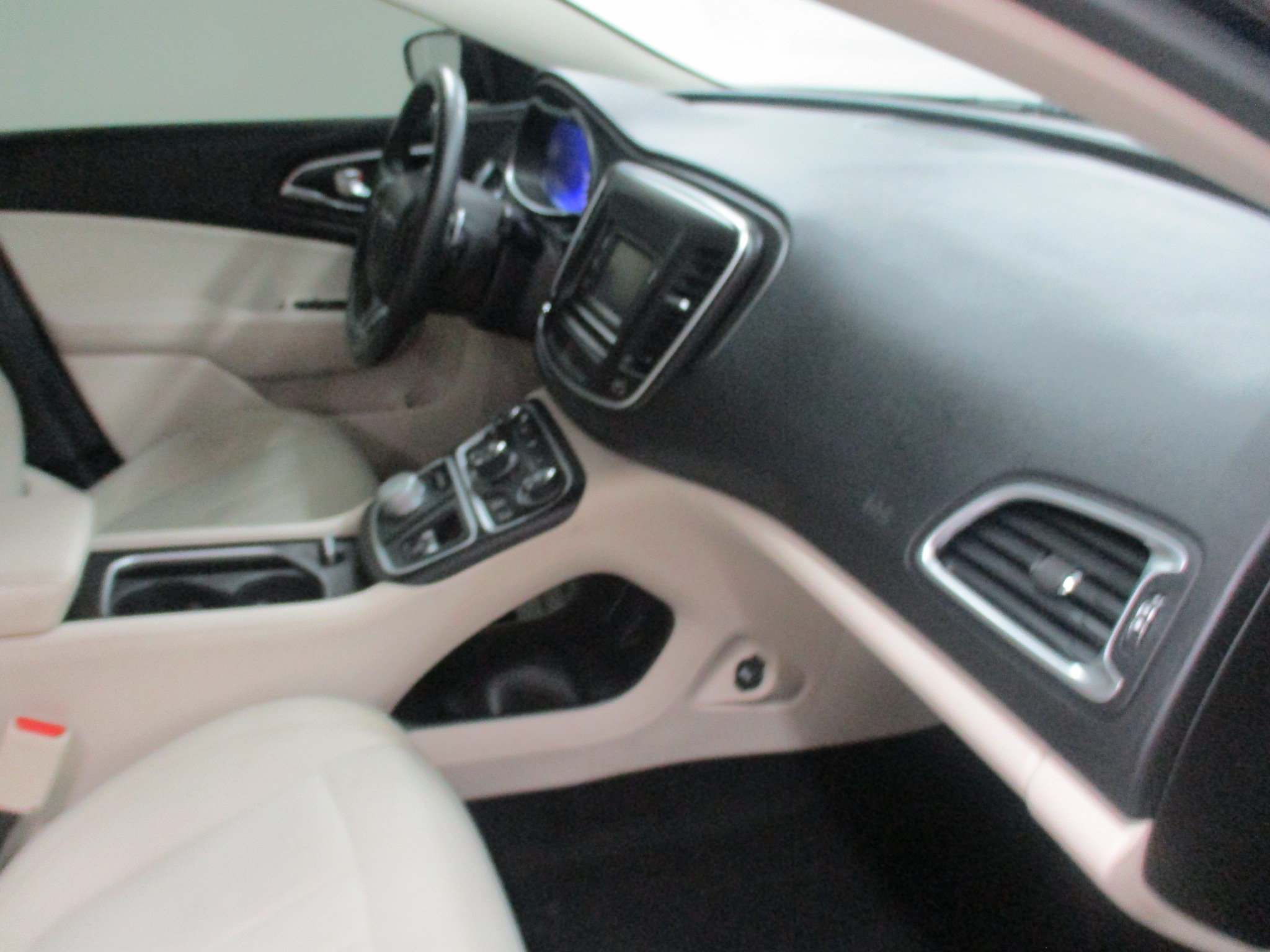 Used 2017 Chrysler 200 Limited w/ Convenience Group FWD image 9