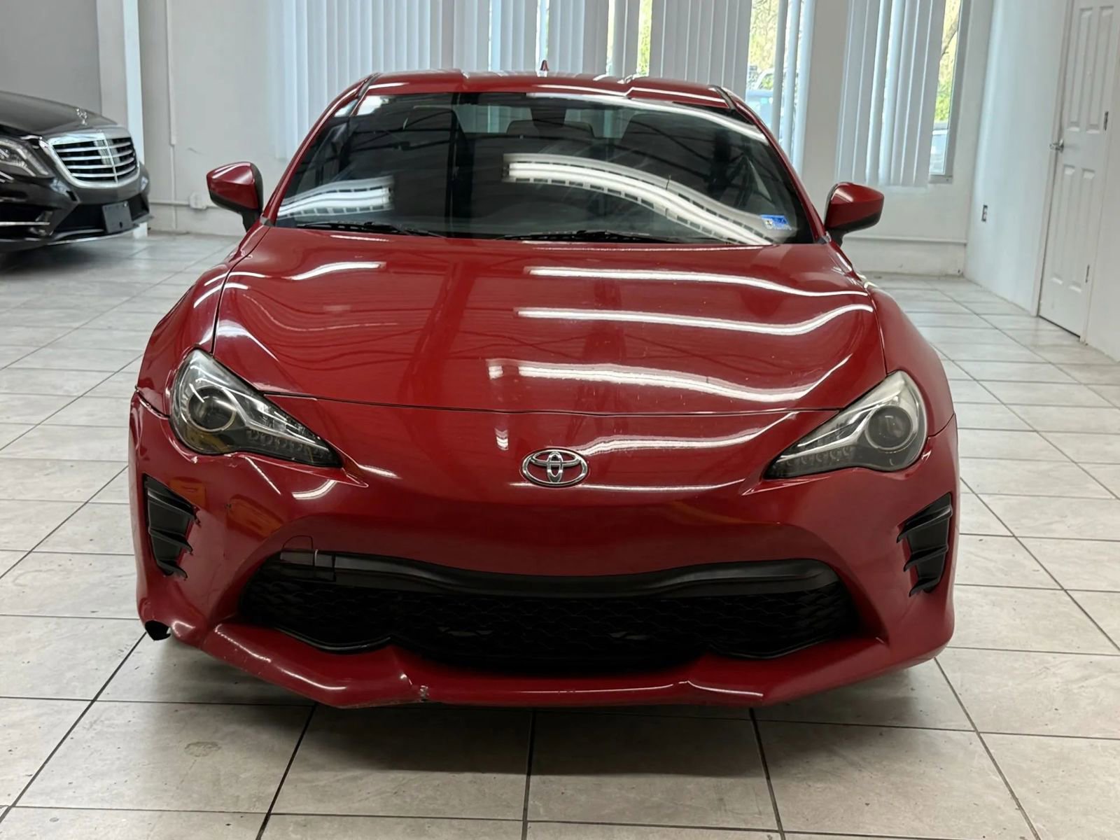 Used 2018 Toyota 86 RWD image 2