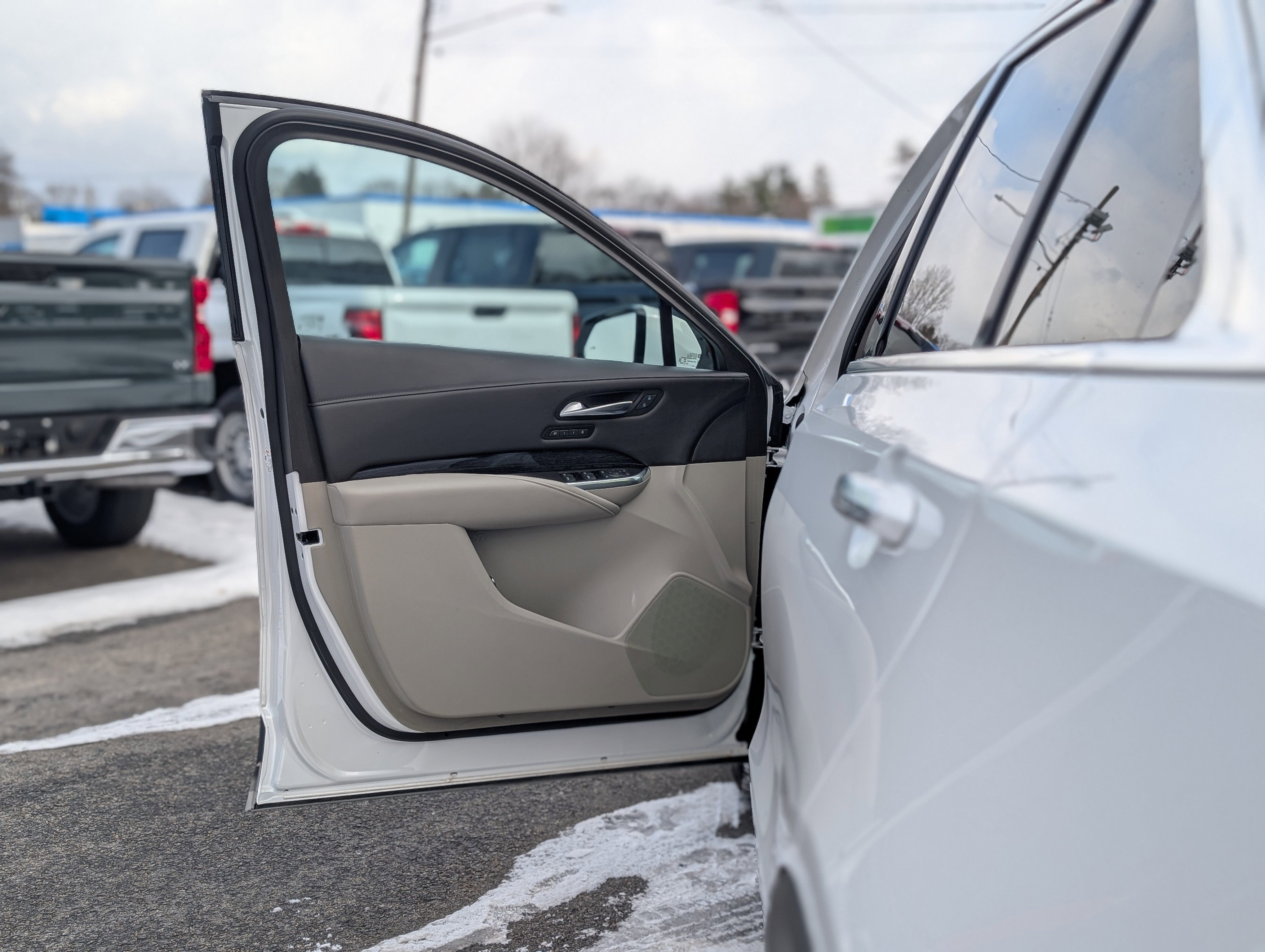 Used 2022 Cadillac XT4 Premium Luxury w/ Sun And Sound Package image 31