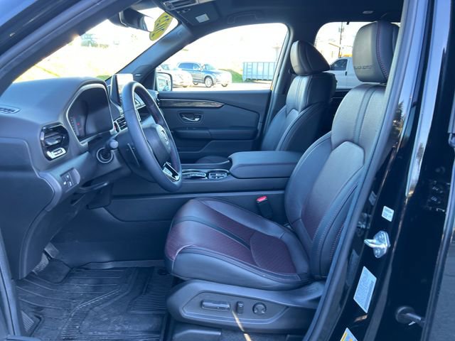 Certified 2025 Honda Pilot Black Edition image 18