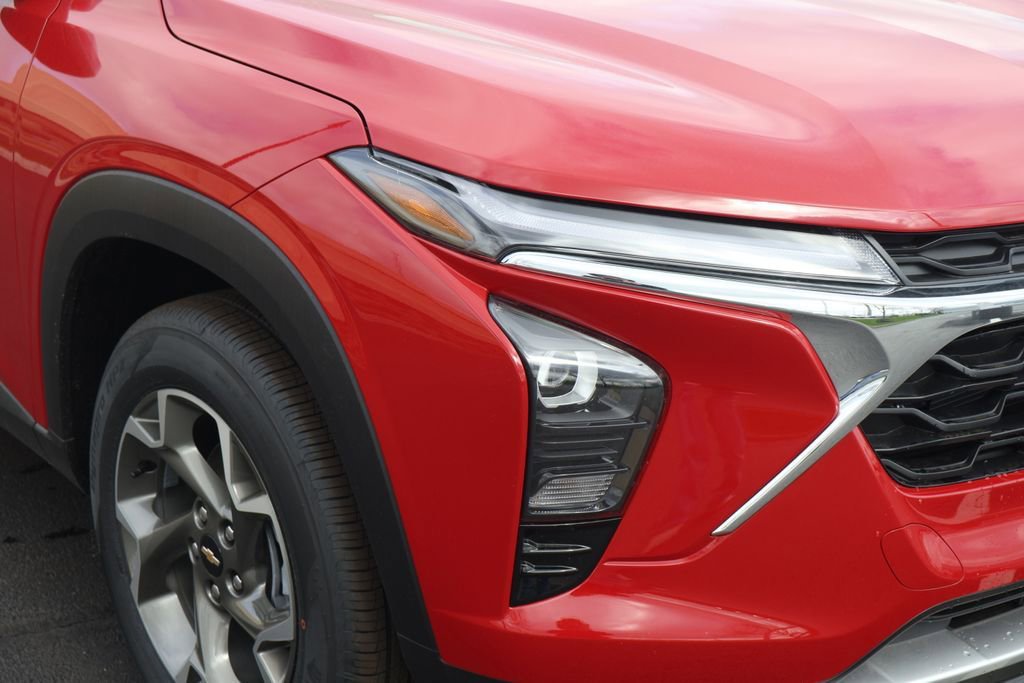 New 2026 Chevrolet Trax LT w/ Sunroof Package FWD image 3