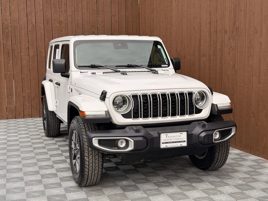 Used 2025 Jeep Wrangler Unlimited Sahara AWD/4WD image 13