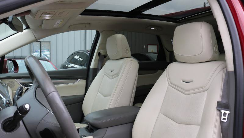 Used 2017 Cadillac XT5 Premium Luxury w/ Driver Assist Package FWD image 9