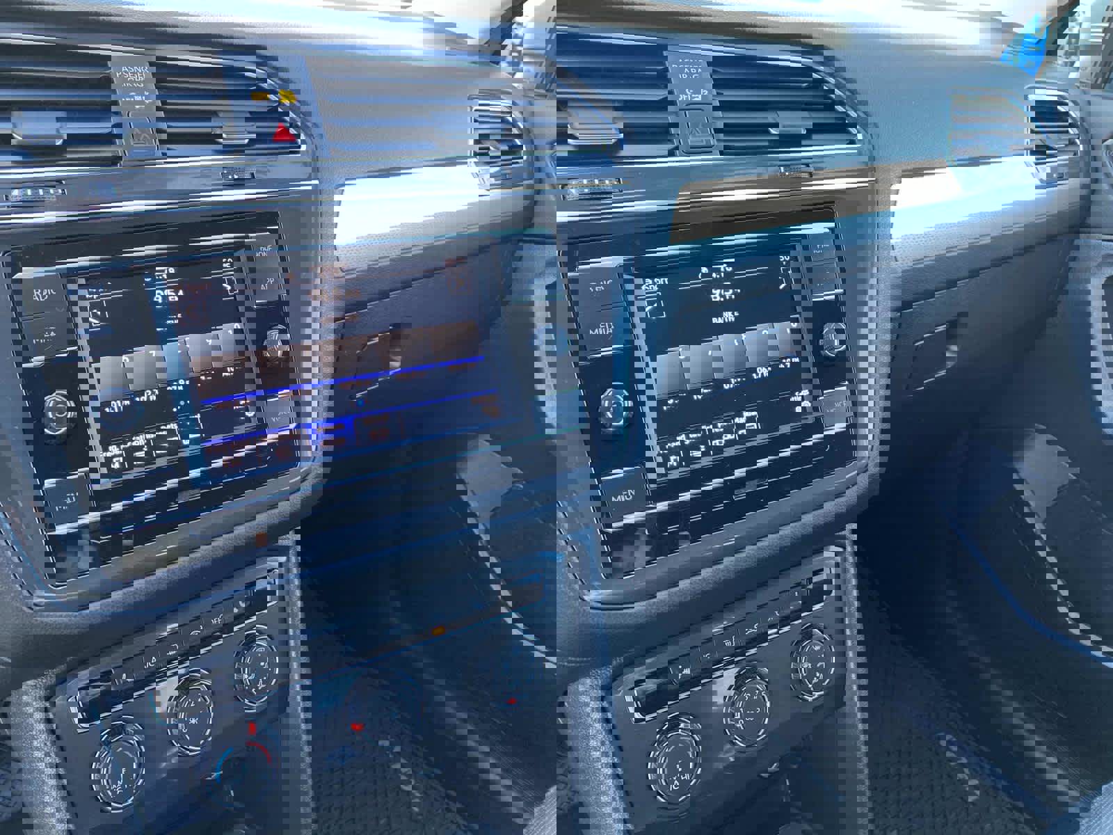 Used 2022 Volkswagen Tiguan S image 28