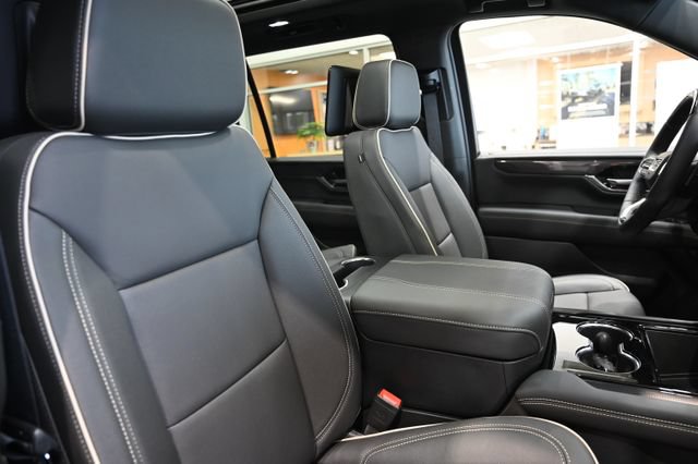 New 2026 GMC Yukon XL Elevation w/ Elevation Premium Package AWD/4WD image 8