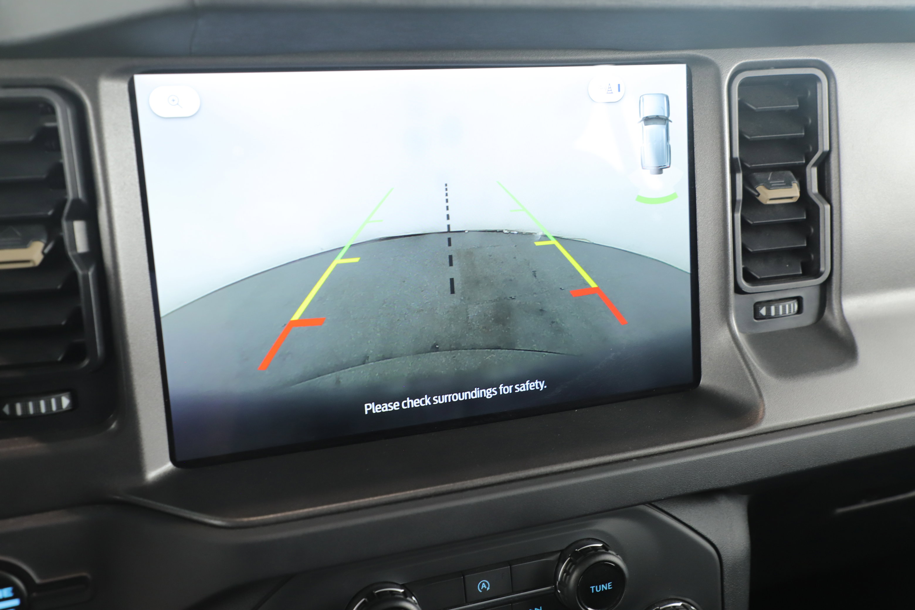 Used 2025 Ford Bronco Badlands image 13