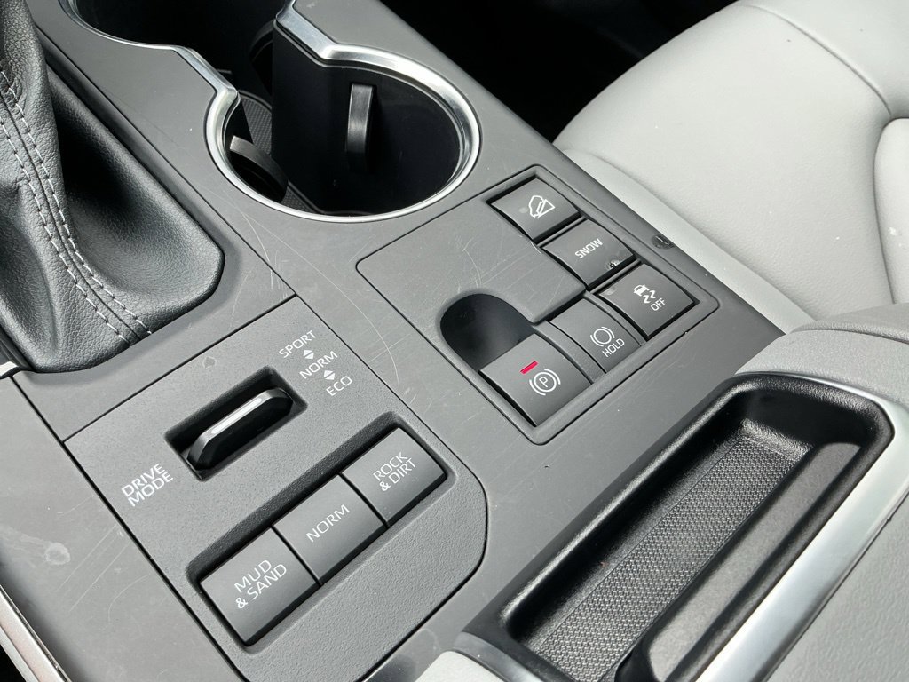 Used 2026 Toyota Highlander XLE AWD/4WD image 35