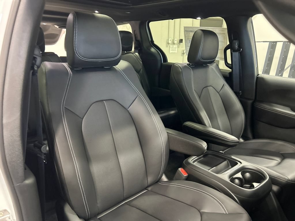 New 2027 Chrysler Pacifica Select FWD image 36