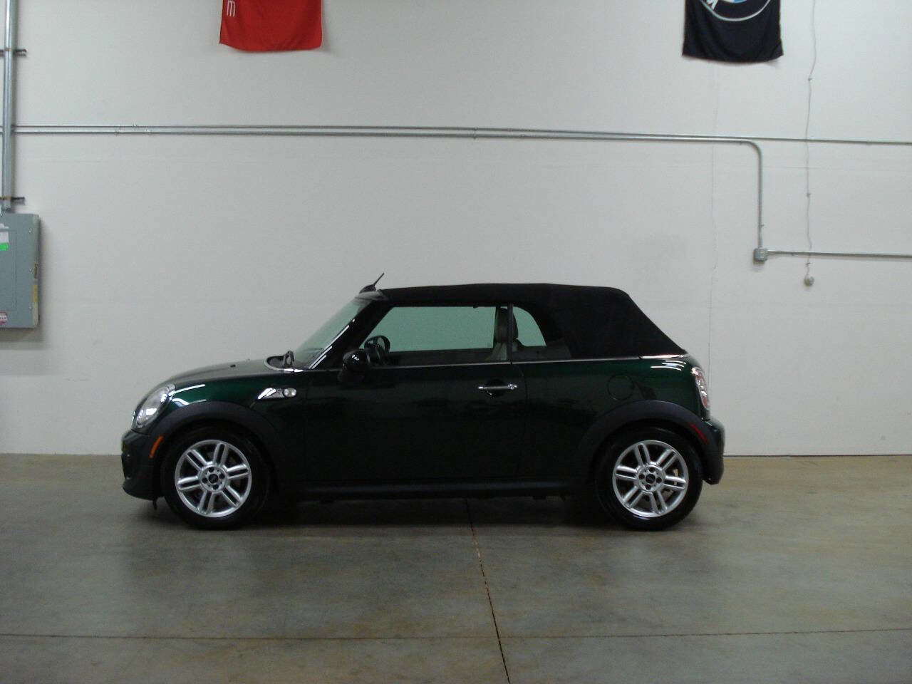 Used 2012 MINI Cooper S image 1