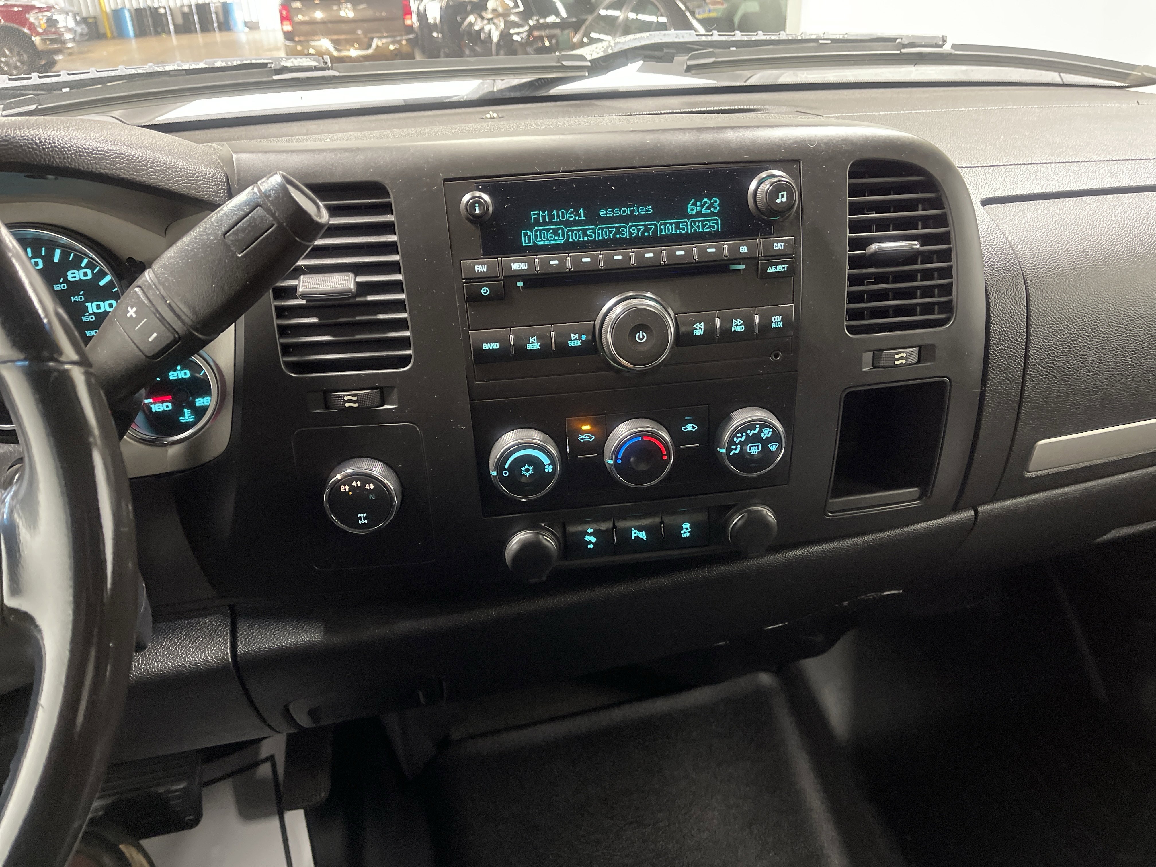 Used 2012 Chevrolet Silverado 2500 LT w/ Convenience Package image 29