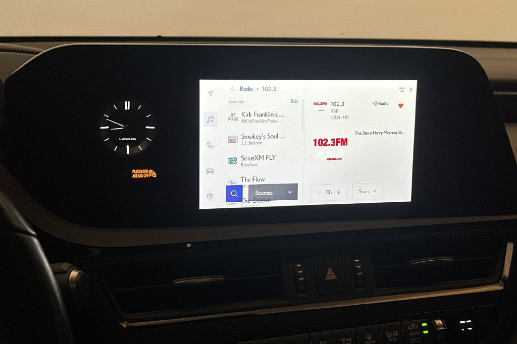 Used 2025 Lexus ES 350 w/ Accessory Package (Z1) FWD image 17
