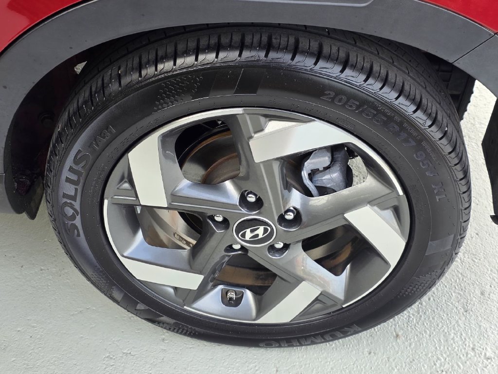 Used 2023 Hyundai Venue Limited w/ Cargo Package FWD image 29