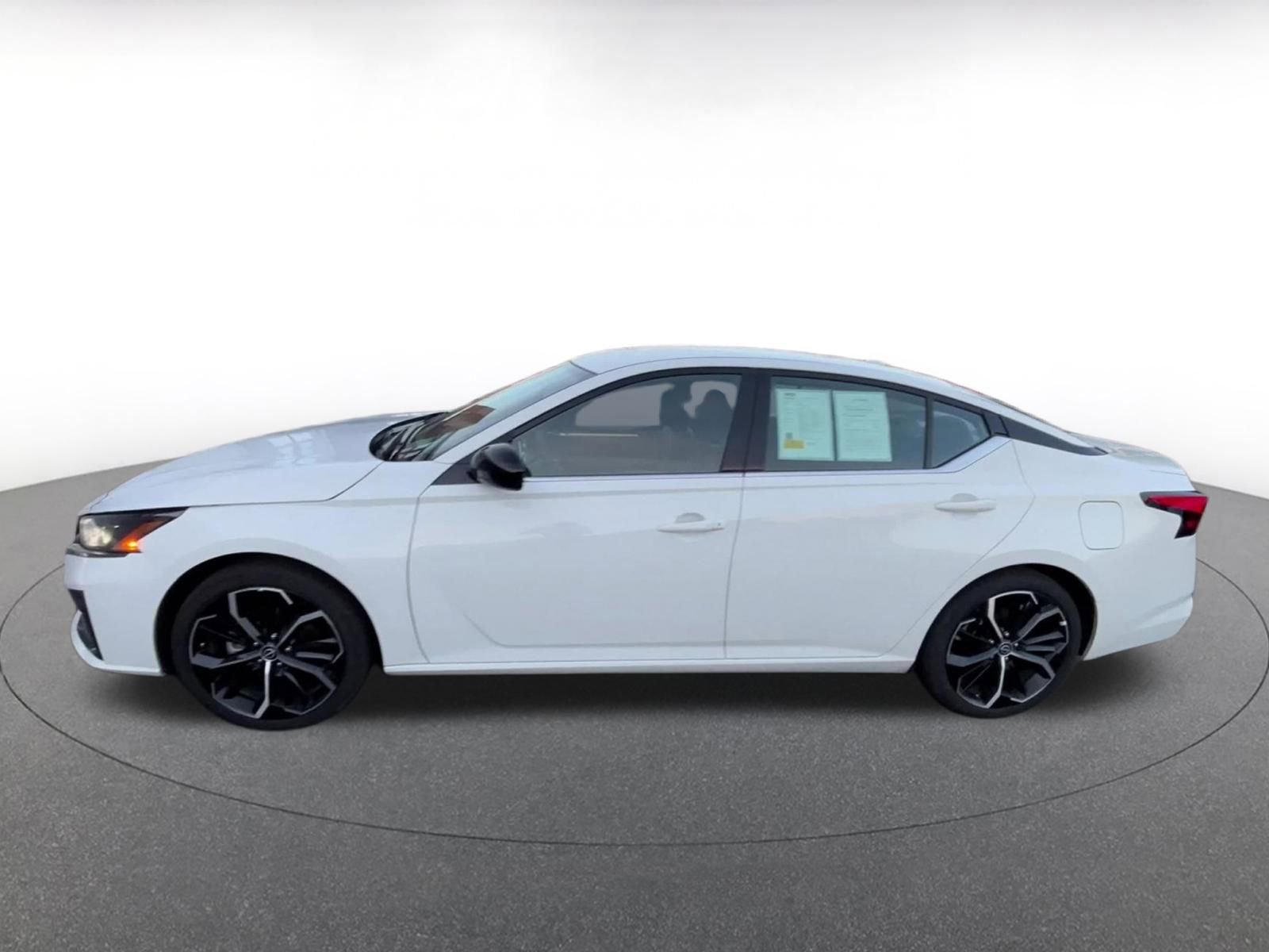 Used 2025 Nissan Altima 2.5 SR image 9