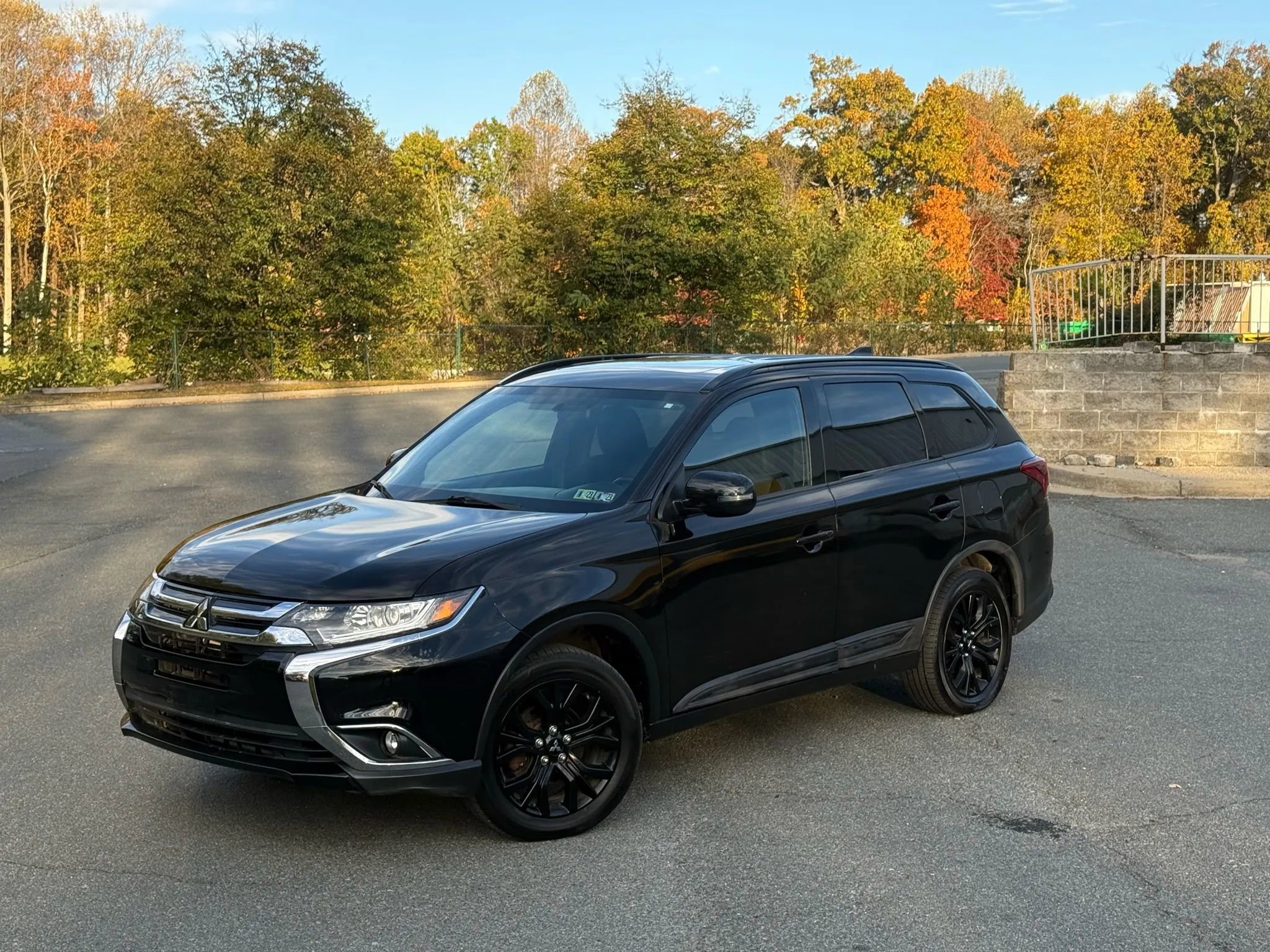 Used 2018 Mitsubishi Outlander ES image 1