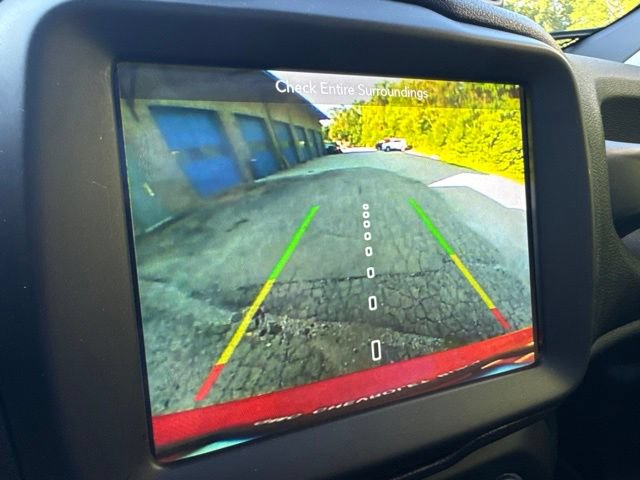 Used 2019 Jeep Renegade Altitude w/ UConnect 8.4 Nav Group FWD image 17