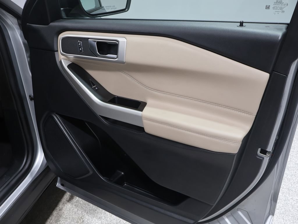 Used 2022 Ford Explorer XLT image 27