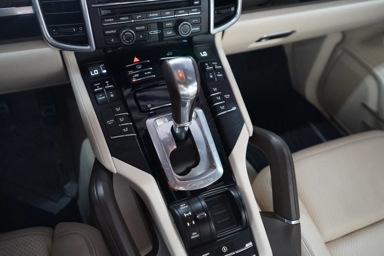 Used 2015 Porsche Cayenne S AWD/4WD image 10