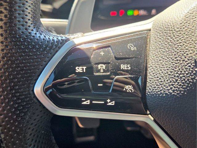 Used 2022 Volkswagen GTI SE FWD image 33