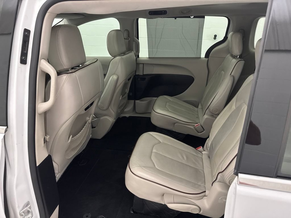 Used 2020 Chrysler Pacifica Limited FWD image 46