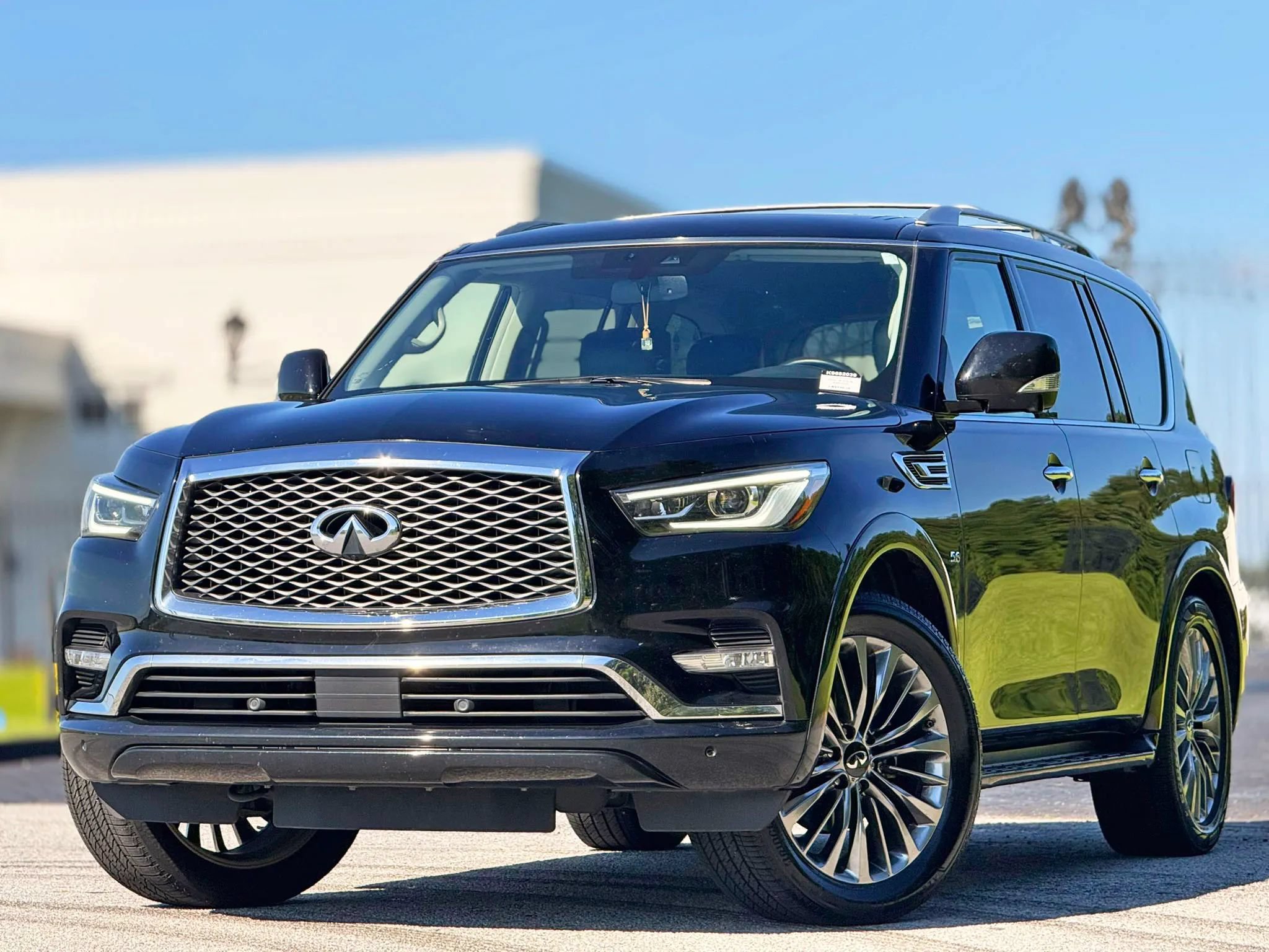Used 2019 INFINITI QX80 Luxe w/ 22" Wheel Package RWD image 2