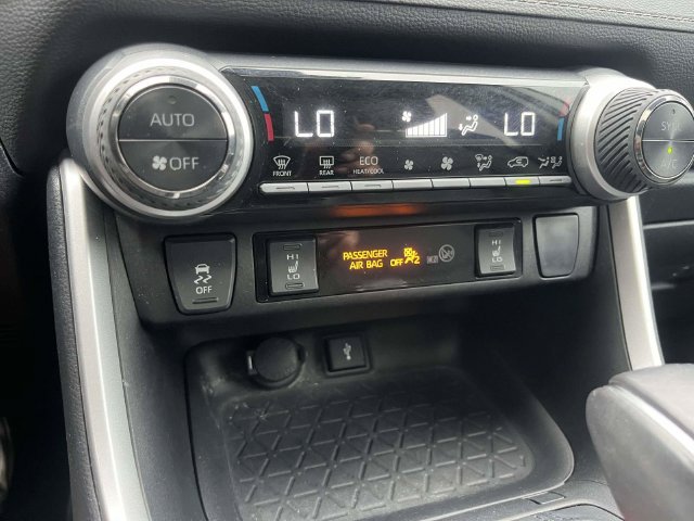 Used 2022 Toyota RAV4 XLE Premium AWD/4WD image 31