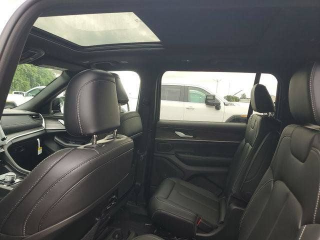 New 2026 Jeep Grand Cherokee L Limited w/ Limited Altitude Package AWD/4WD image 10