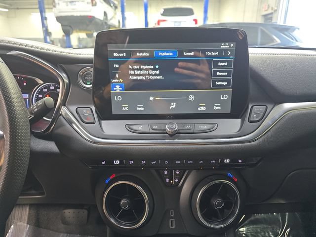 New 2025 Chevrolet Blazer LT w/ Convenience Package FWD image 23