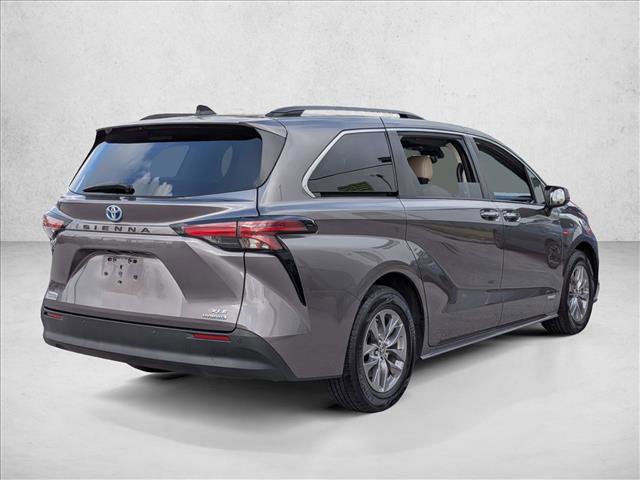 Used 2021 Toyota Sienna XLE image 5