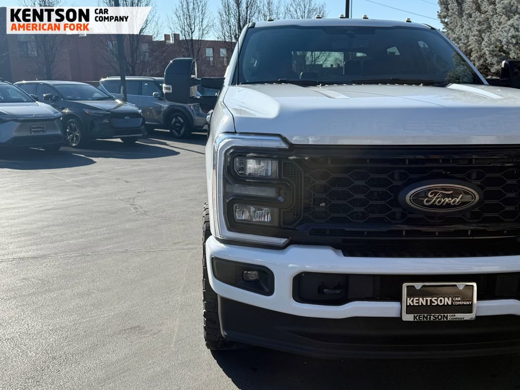 Used 2025 Ford F250 Lariat w/ Black Appearance Package image 14