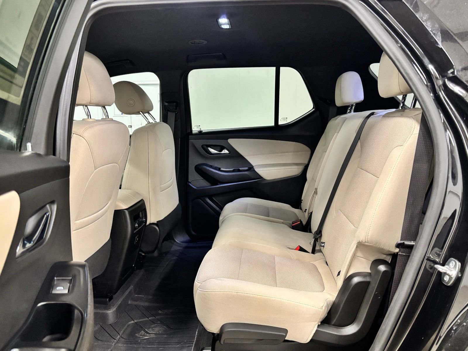 Used 2023 Chevrolet Traverse LS FWD image 19
