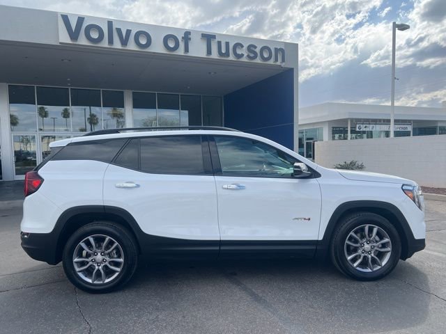 Used 2024 GMC Terrain AT4 image 2