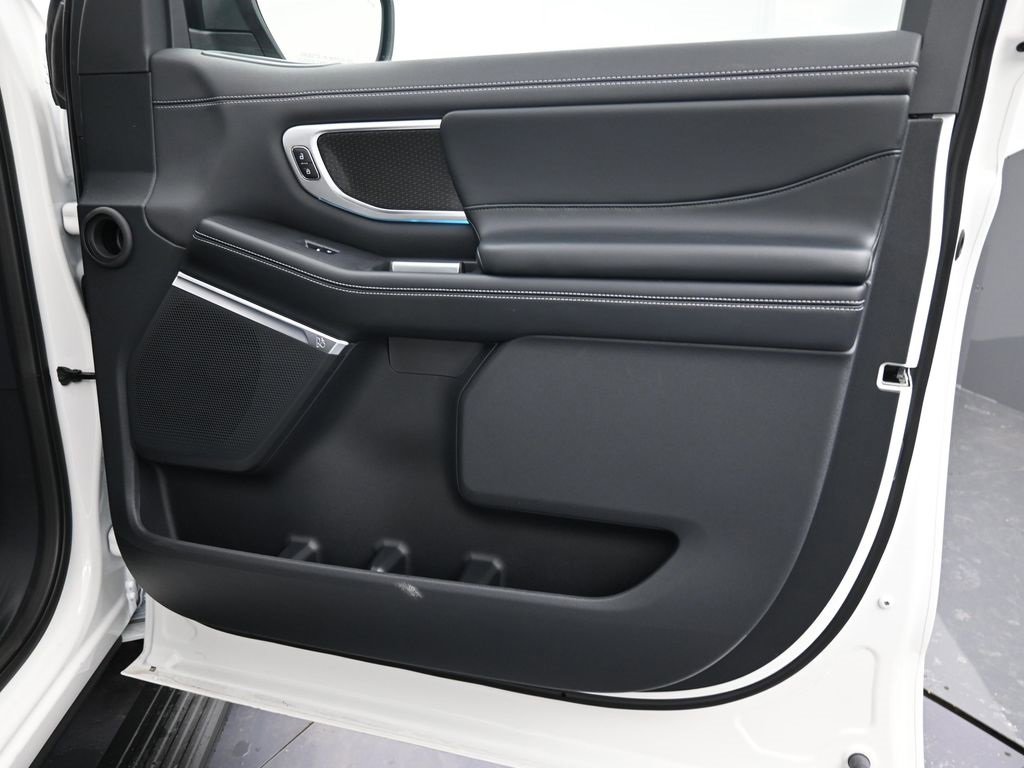 New 2025 Ford Expedition Max Platinum w/ Stealth Performance Package image 32