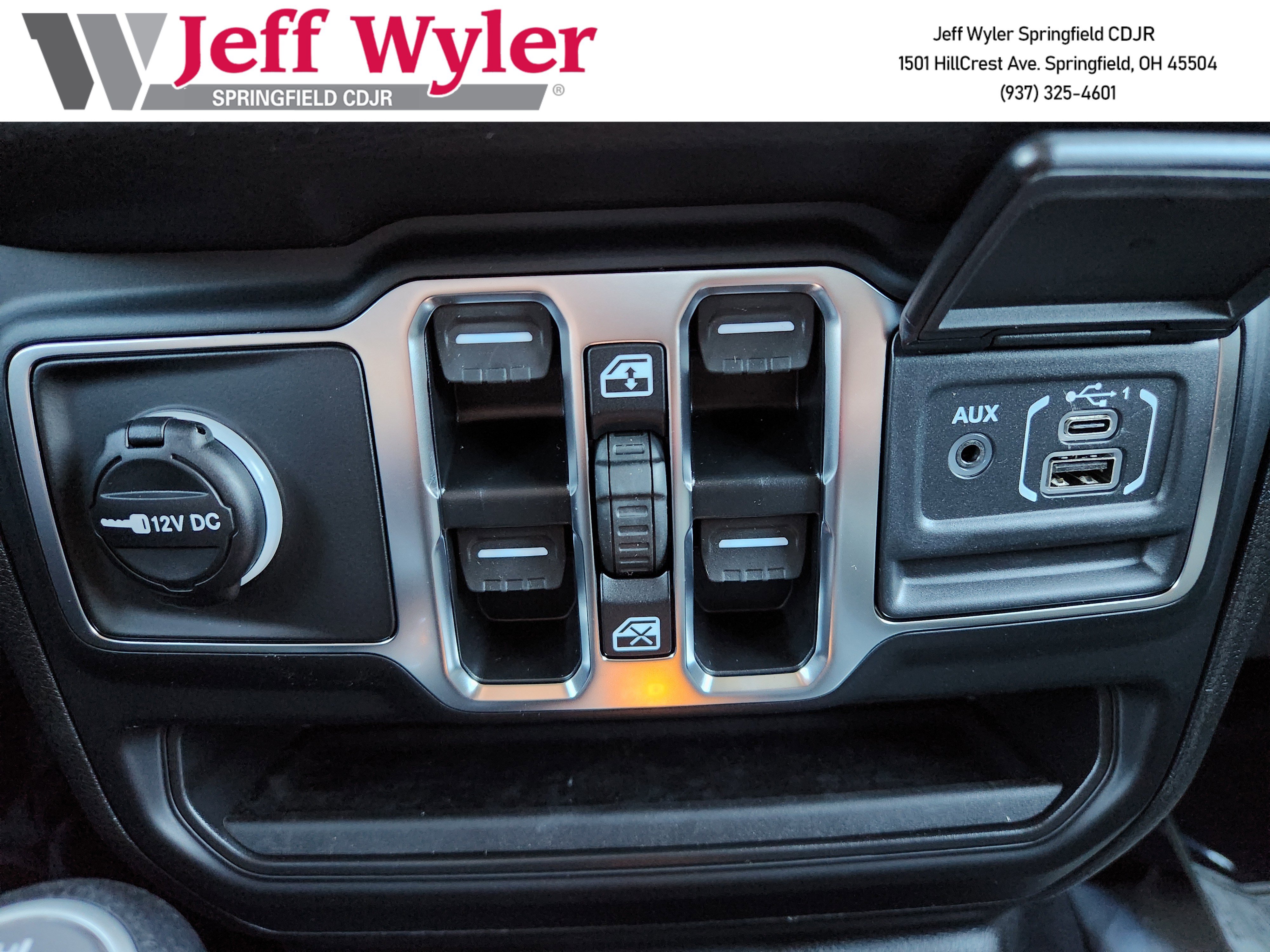 New 2025 Jeep Gladiator Sport image 5