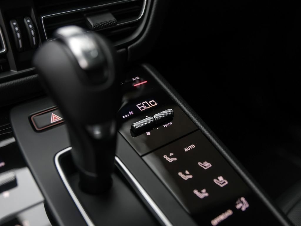 Certified 2025 Porsche Macan image 23