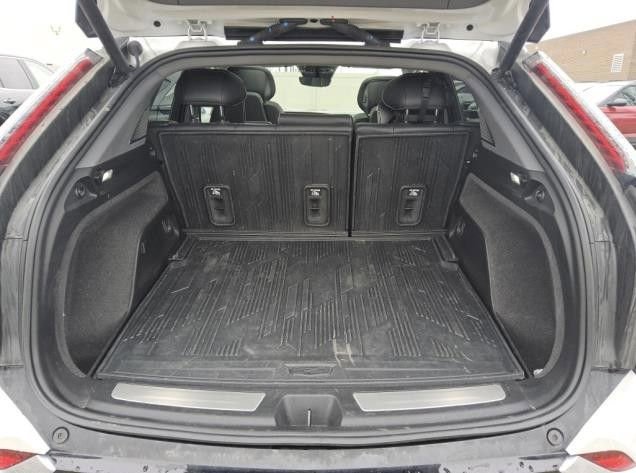 Used 2025 Cadillac Optiq Luxury 2 w/ LPO, Floor Liner Package AWD/4WD image 7