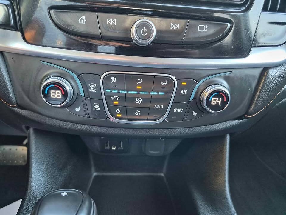 Used 2020 Chevrolet Traverse LT FWD image 11