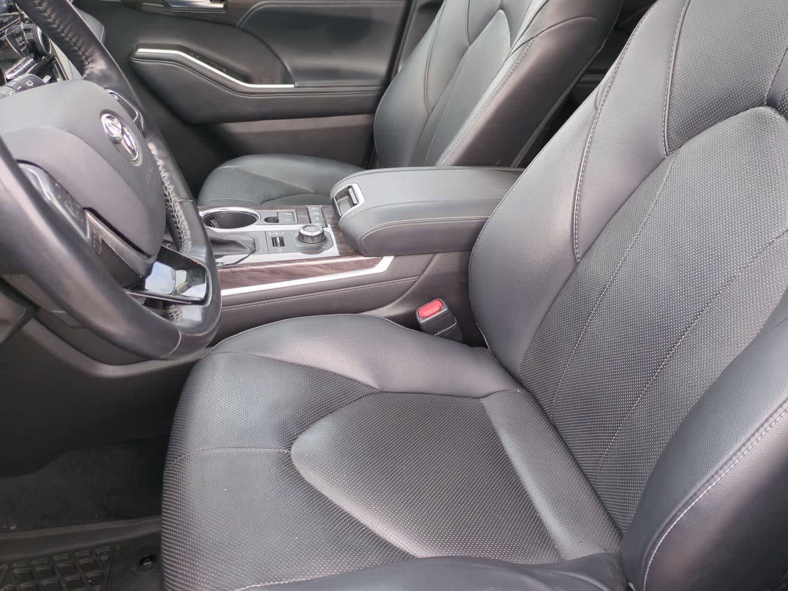 Used 2021 Toyota Highlander Limited AWD/4WD image 16