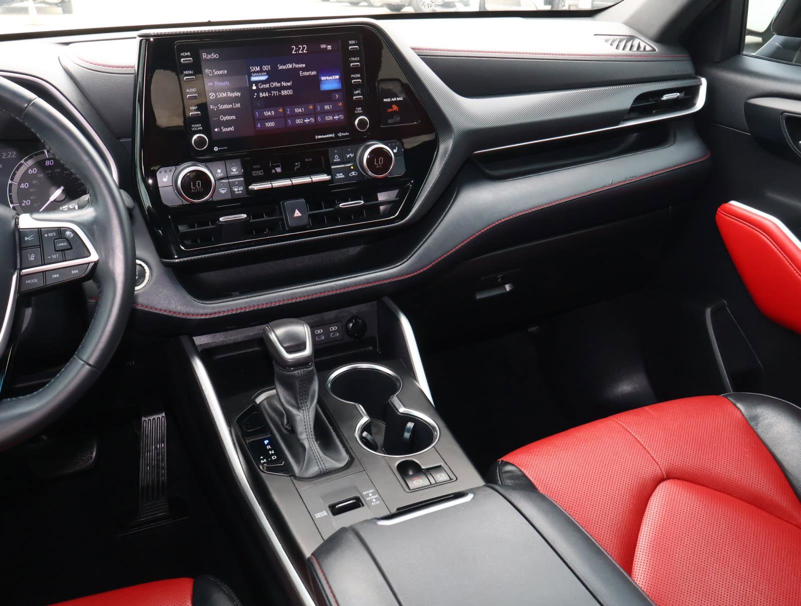 Used 2022 Toyota Highlander XSE FWD image 11