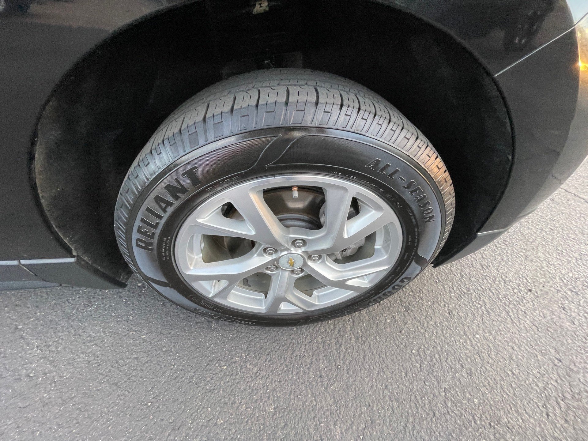 Used 2018 Chevrolet Equinox LT FWD image 12