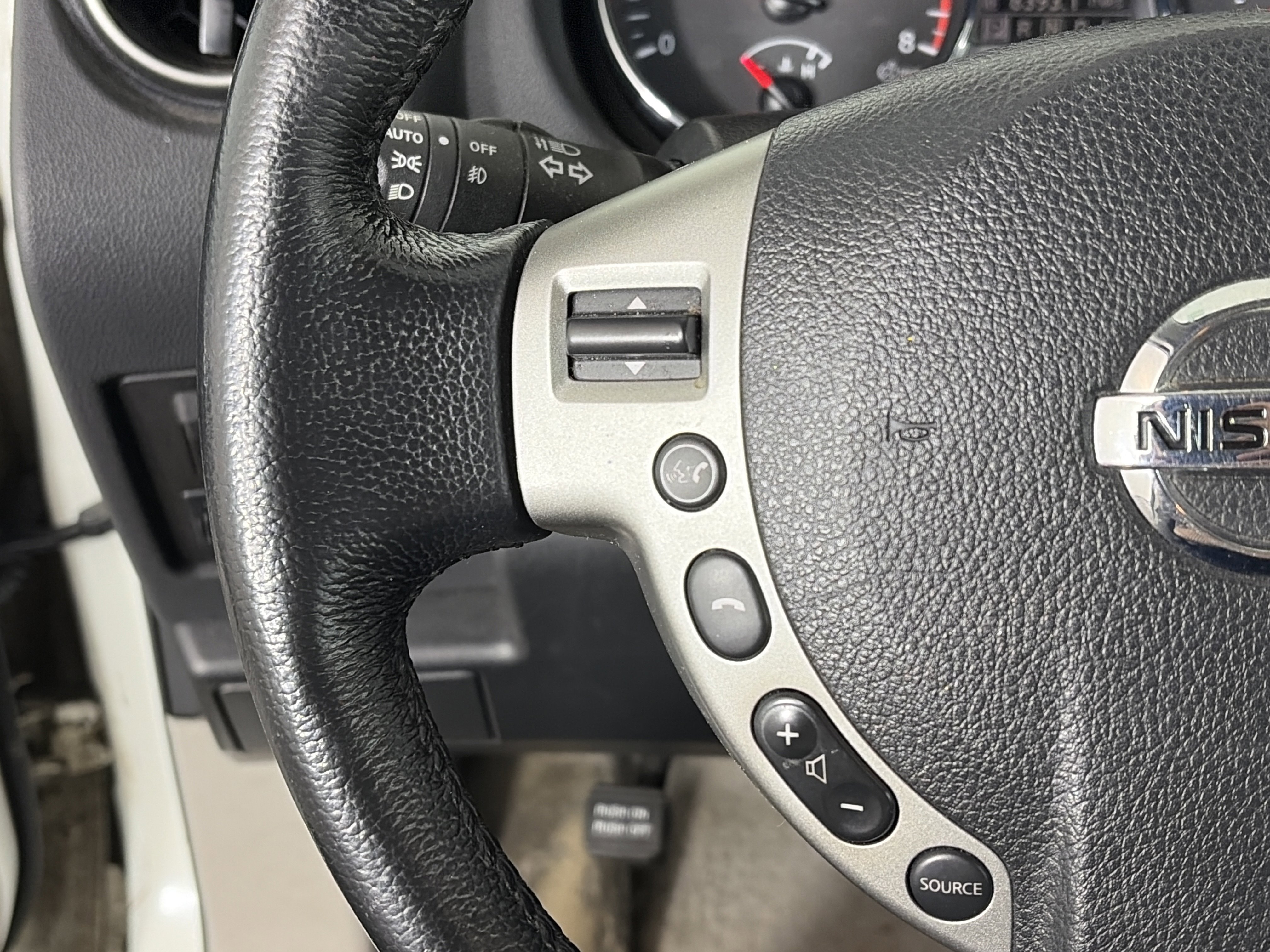 Used 2013 Nissan Rogue SL image 29