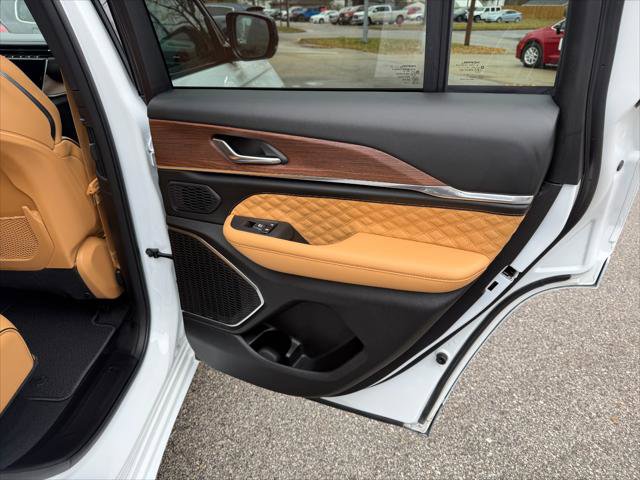 Certified 2025 Jeep Grand Cherokee Summit w/ Adv Protech Group IV image 16