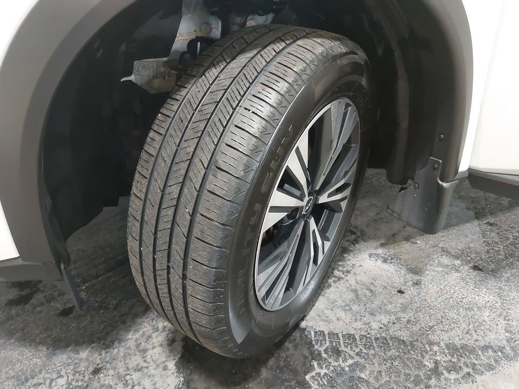 Used 2023 Nissan Rogue SV w/ SV Premium B Package image 33