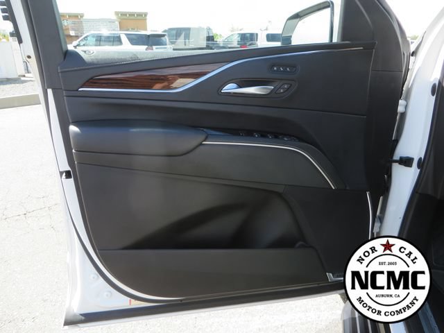 Used 2023 Cadillac Escalade Premium Luxury AWD/4WD image 15
