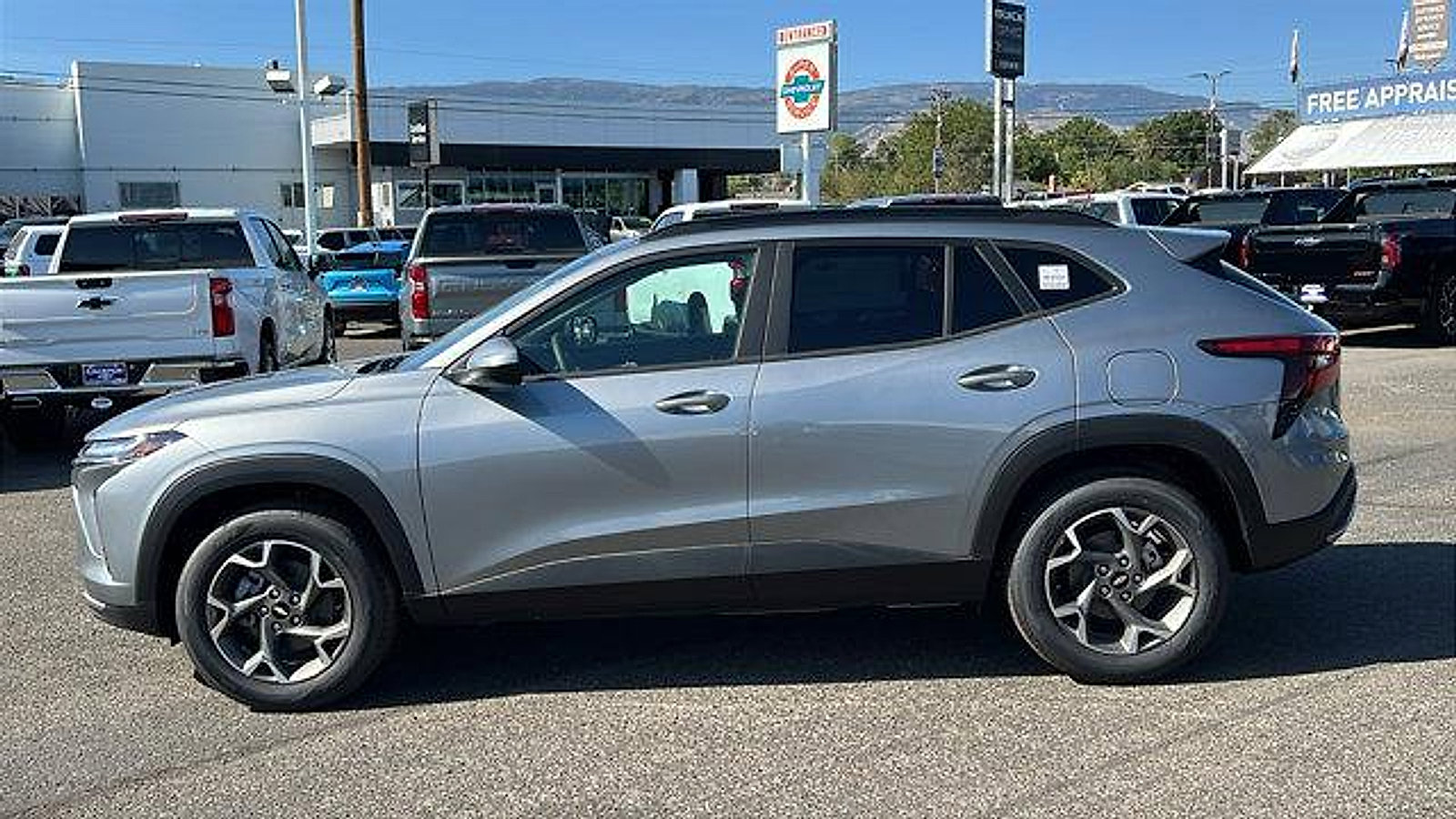 New 2026 Chevrolet Trax LT w/ Sunroof Package image 8