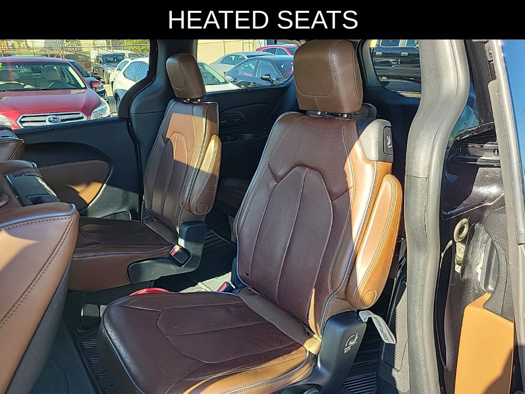 Used 2017 Chrysler Pacifica Limited w/ UConnect Theater Package FWD image 12