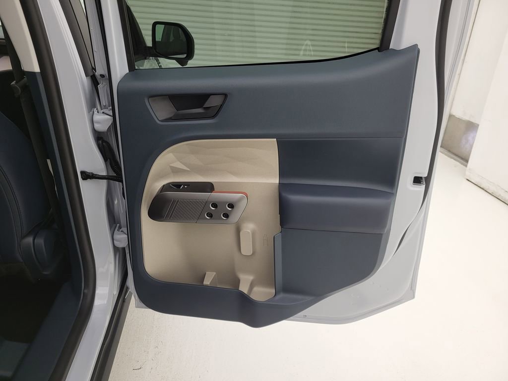 Used 2025 Ford Maverick Lariat w/ 4K Tow Package image 43