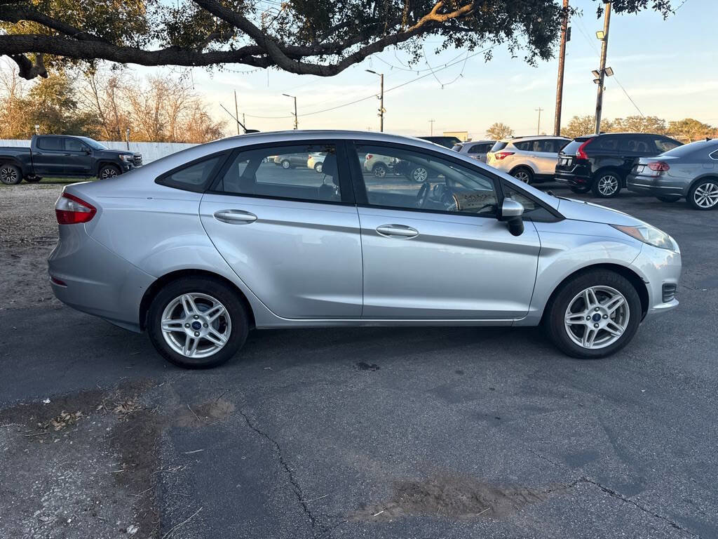 Used 2018 Ford Fiesta SE image 7