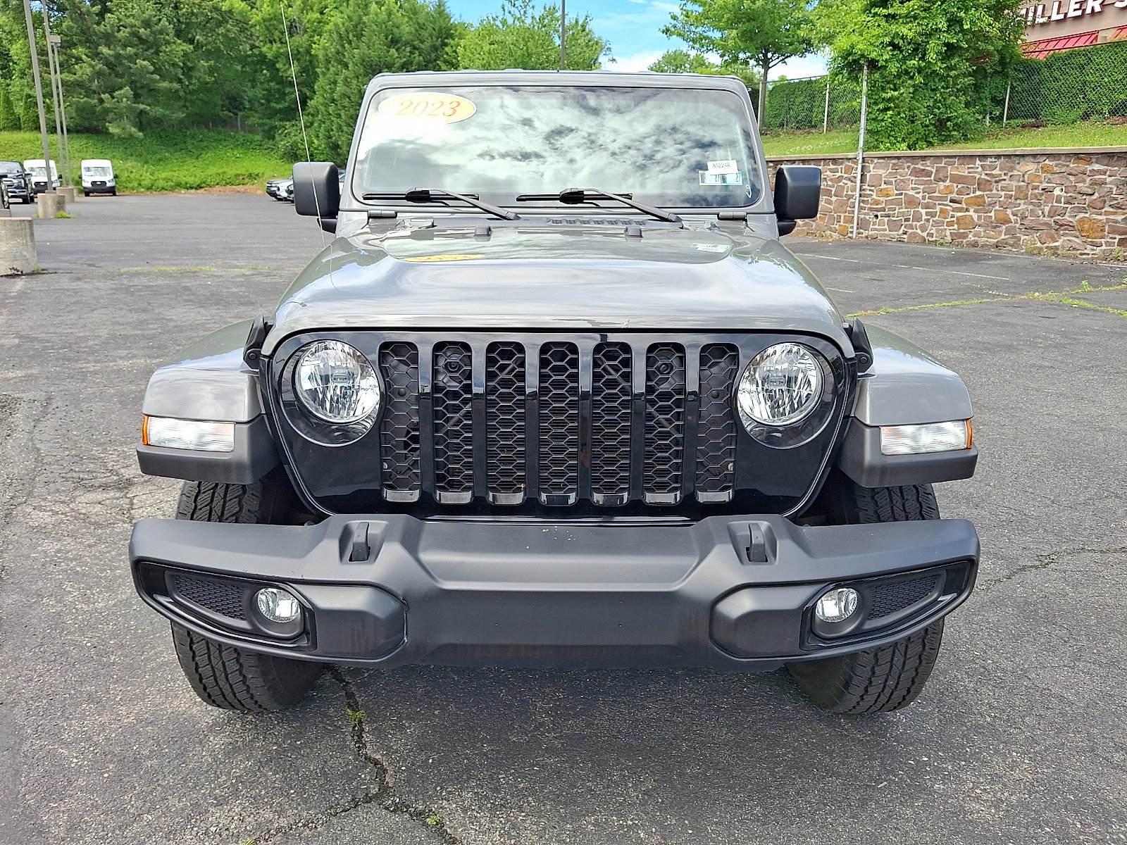 Used 2023 Jeep Gladiator Sport AWD/4WD image 2